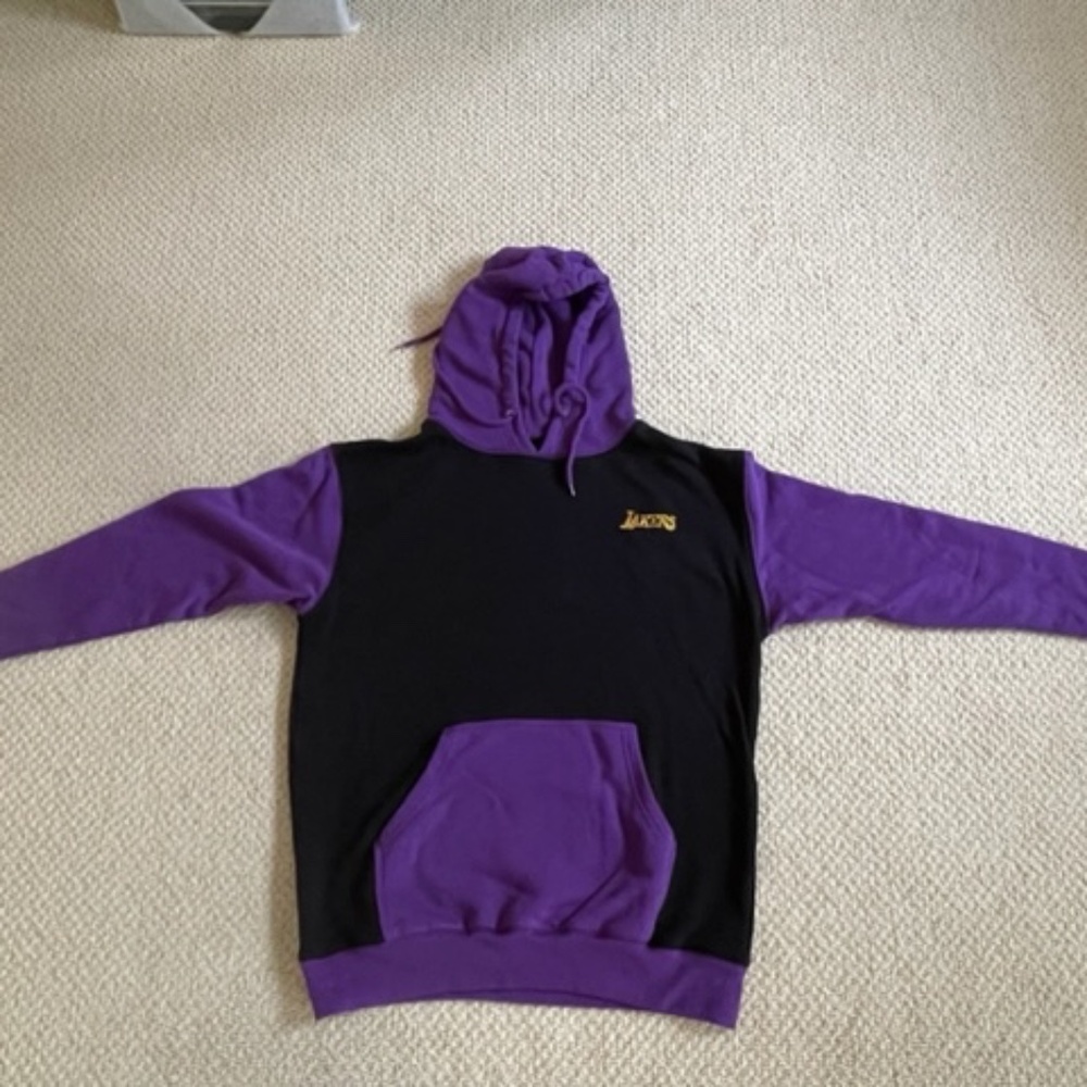 Los Angeles Lakers Hoodie--MEDIUM--Season Seat Member Exclusive--RARE--NEW